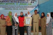 Ikatan Bidan Indonesia Bengkulu Utara Raih Penghargaan Rekor Pemeriksaan IVA